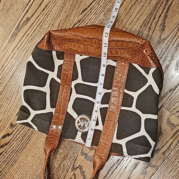 Michael Kors Giraffe print tote - Picture 10 of 11